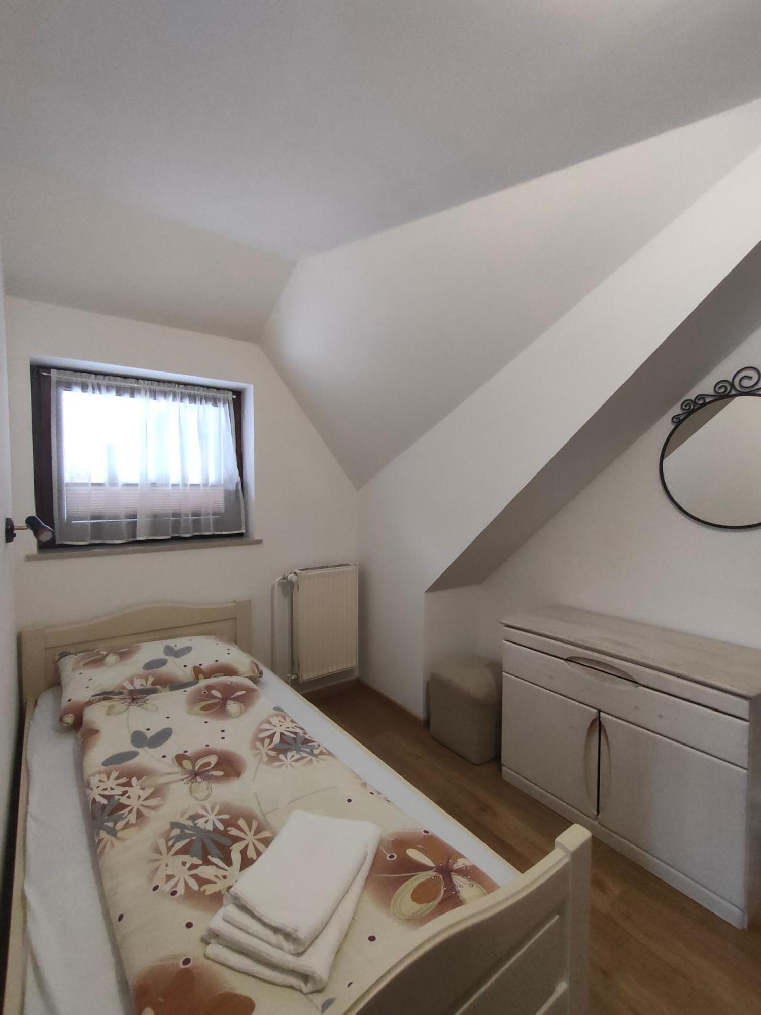 Bed & Breakfast Hisa Resje Bohinj Bilik gambar